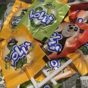 Lolli slikkepinde med forskellige frugtsmage